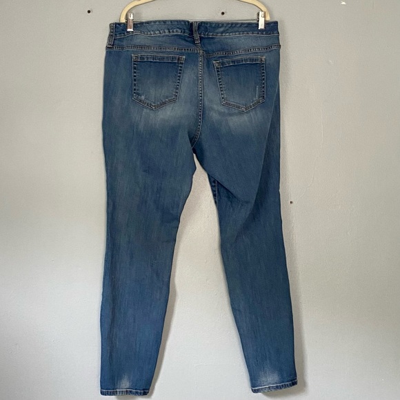 Torrid Distressed Boyfriend Jeans Stretch Denim Womens Size 18 - Picture 2 of 10